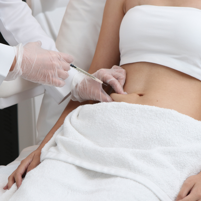 Reducción de áreas Abdomen siendo pinchado para trabajar con la reducción del área